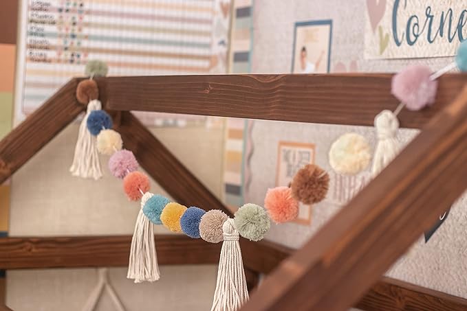 Teacher Created Resources Everyone is Welcome Pom-Poms and Tassels Garland (TCR7157)